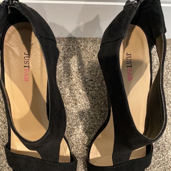 JustFab Black Wedge Heel Sandals - Size 8.5 - Picture 3 of 7